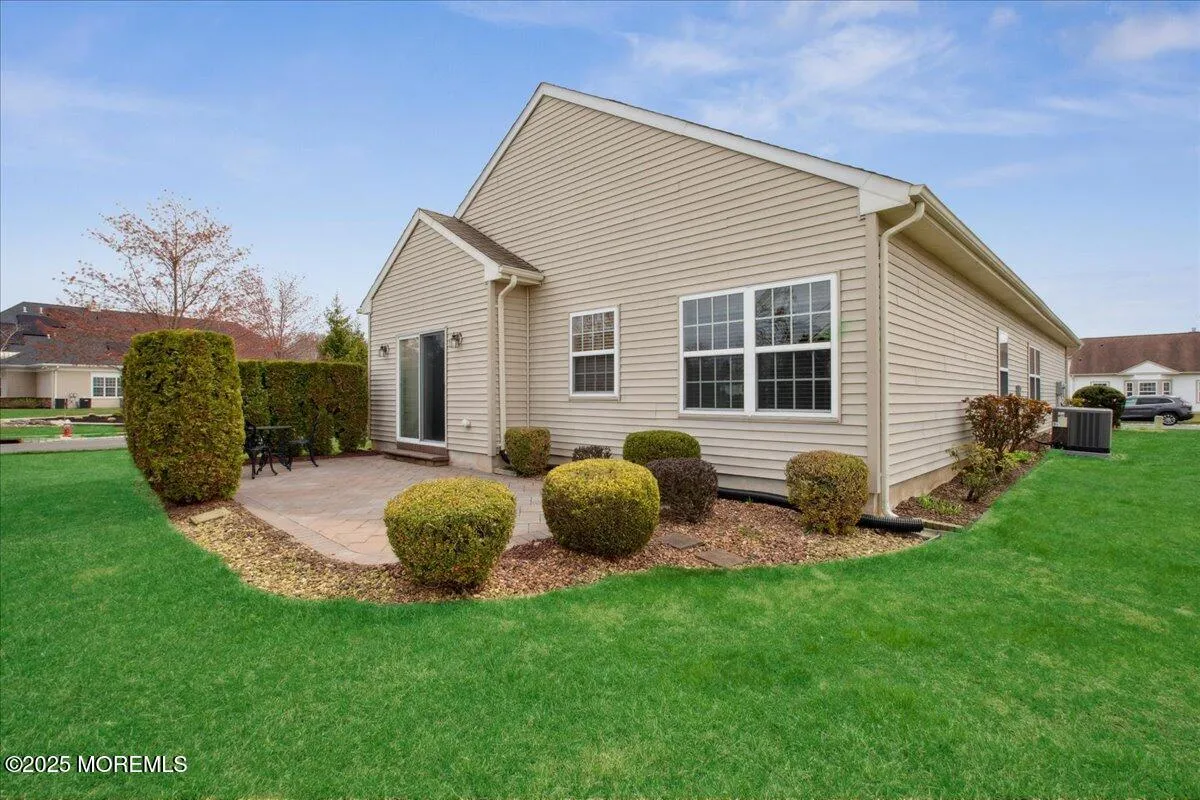 Monroe, New Jersey 08831, United States, 2 Bedrooms Bedrooms, ,2 BathroomsBathrooms,Residential,Pending,103888