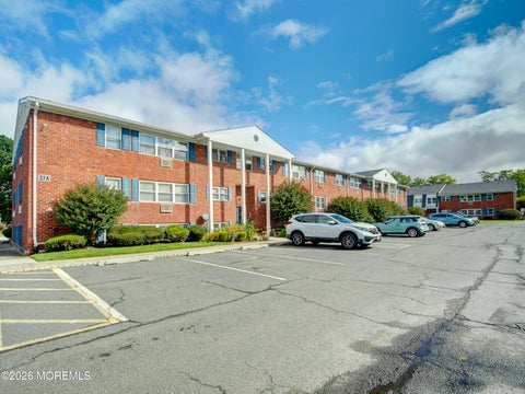 Condo For Sale - 32A Woodedge Avenue #8<br/> Middlesex County, Edison, NJ 08817