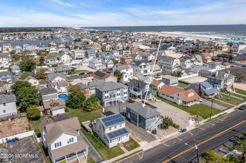 Homes For Rent - 27 Arnold Avenue<br/> Point Pleasant Beach, NJ 08742