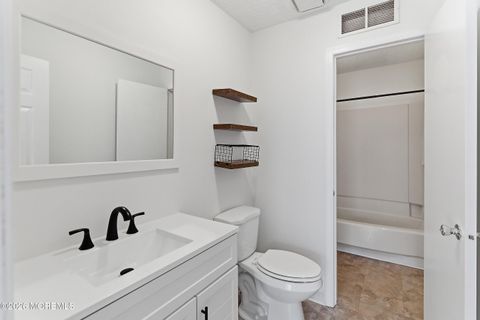 Condo For Rent - 58 Frontier Way<br/> Tinton Falls, NJ 07753