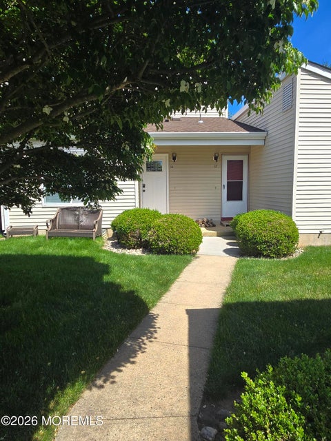 Condo For Sale - 12 Woodmere Court<br/> Monmouth County, Freehold, NJ 07728