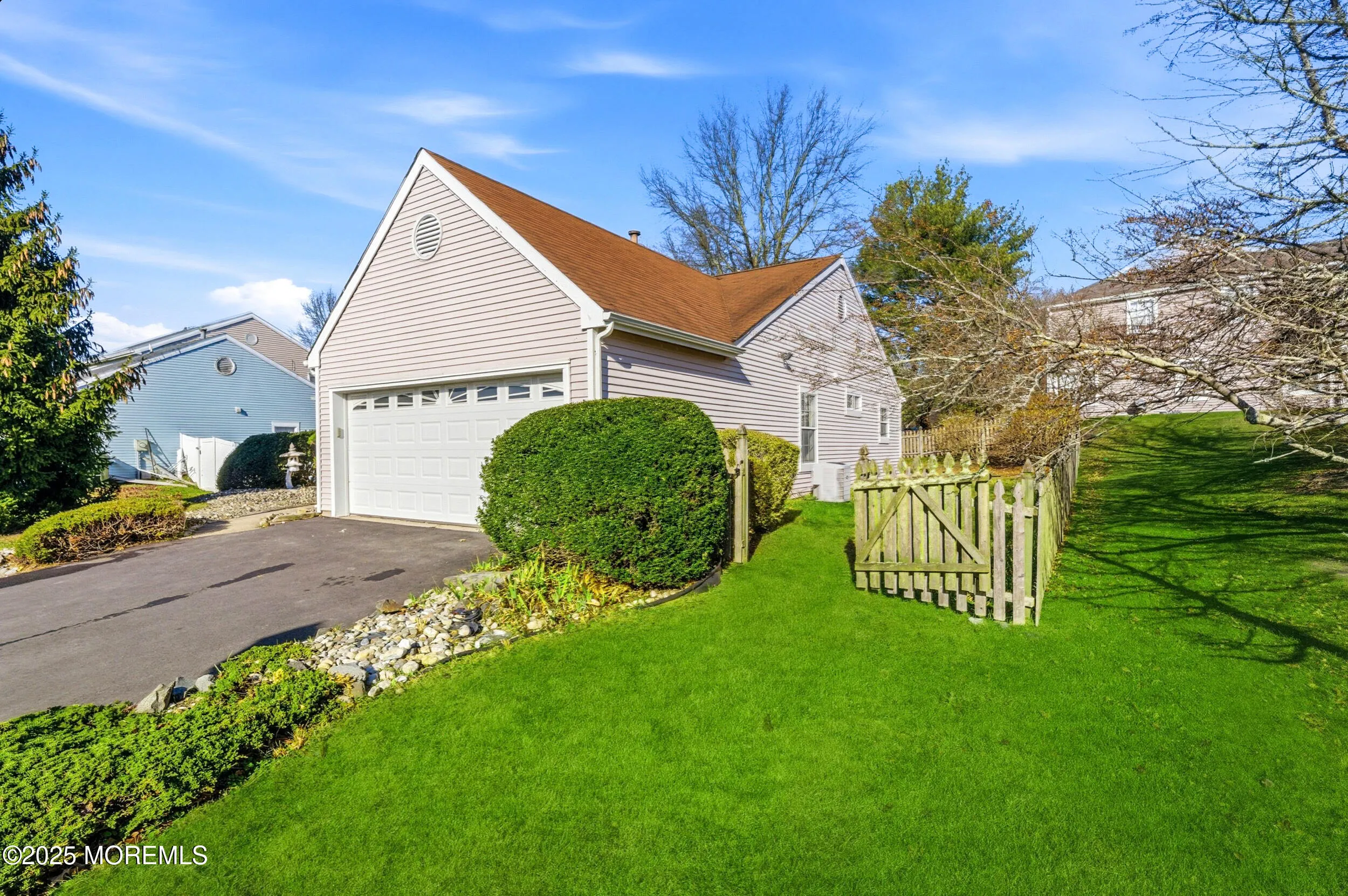 Tinton Falls, New Jersey 07753, United States, 3 Bedrooms Bedrooms, ,2 BathroomsBathrooms,Residential,Coming Soon,249540