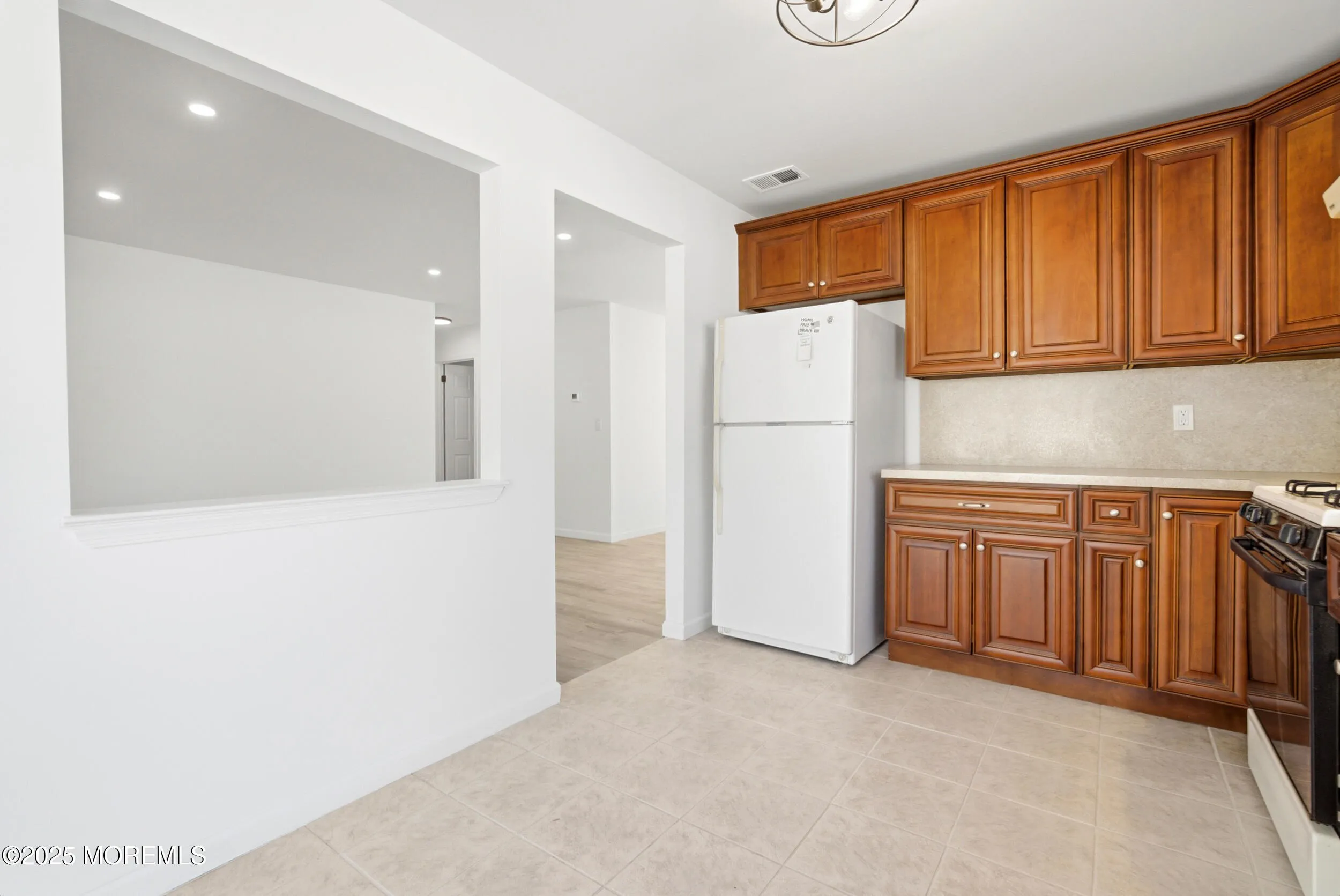 Tinton Falls, New Jersey 07753, United States, 3 Bedrooms Bedrooms, ,2 BathroomsBathrooms,Residential,Coming Soon,249540