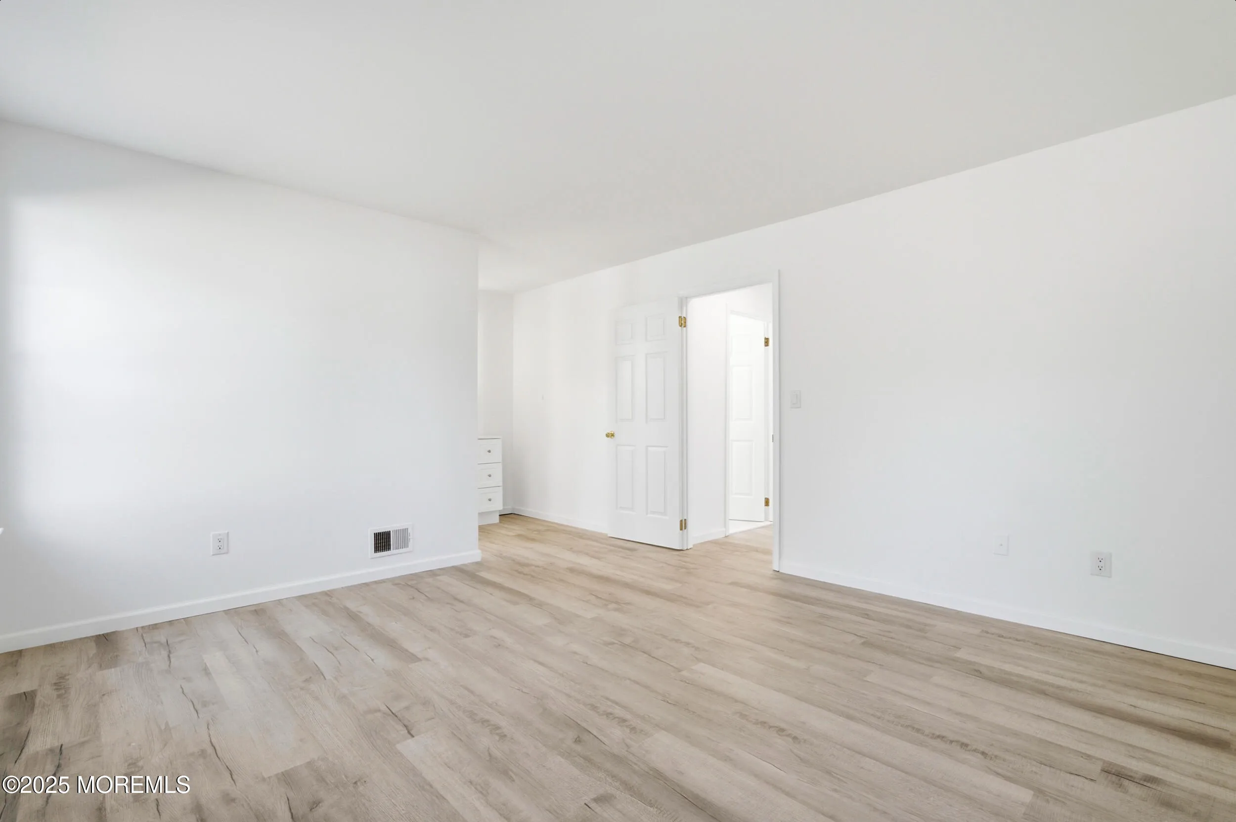 Tinton Falls, New Jersey 07753, United States, 3 Bedrooms Bedrooms, ,2 BathroomsBathrooms,Residential,Coming Soon,249540