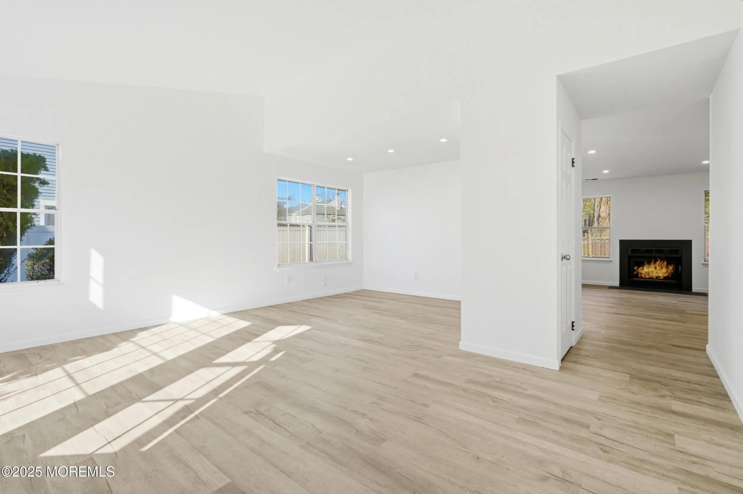 Tinton Falls, New Jersey 07753, United States, 3 Bedrooms Bedrooms, ,2 BathroomsBathrooms,Residential,Coming Soon,249540