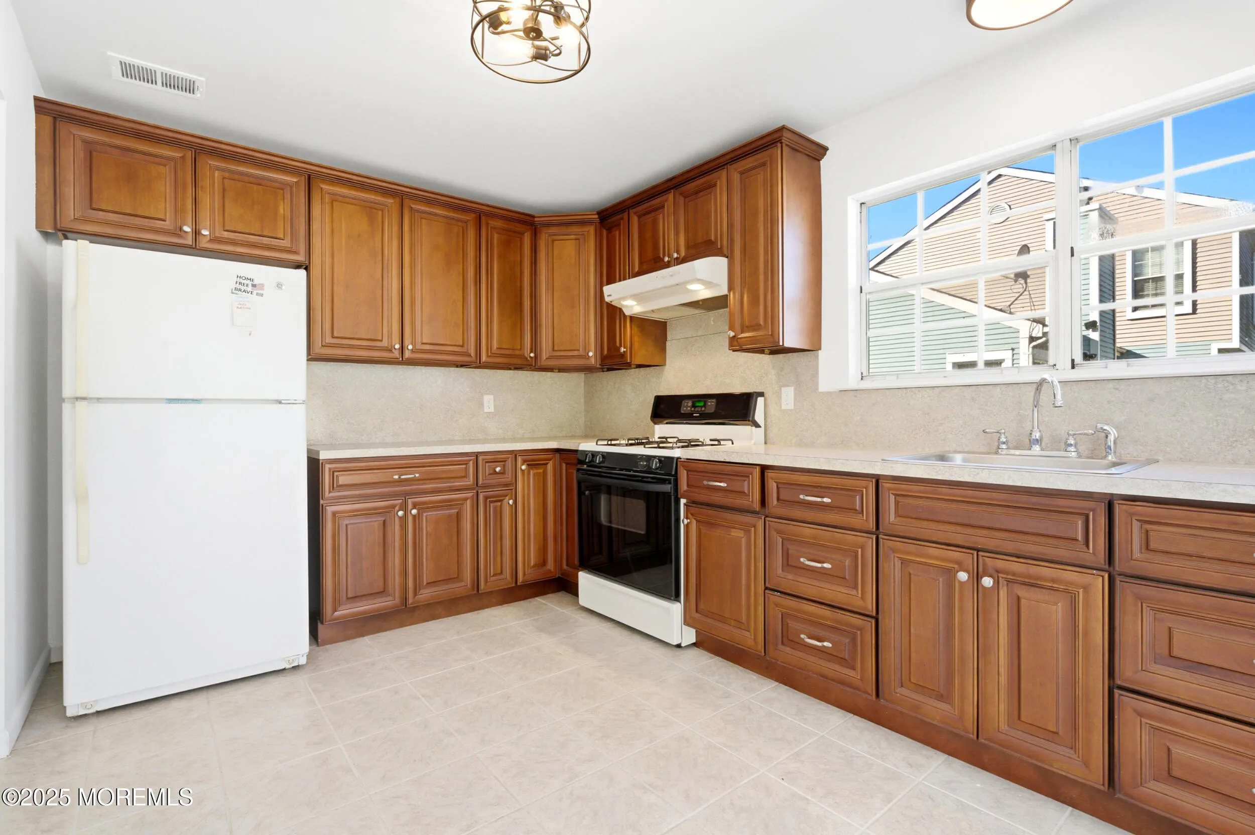 Tinton Falls, New Jersey 07753, United States, 3 Bedrooms Bedrooms, ,2 BathroomsBathrooms,Residential,Coming Soon,249540