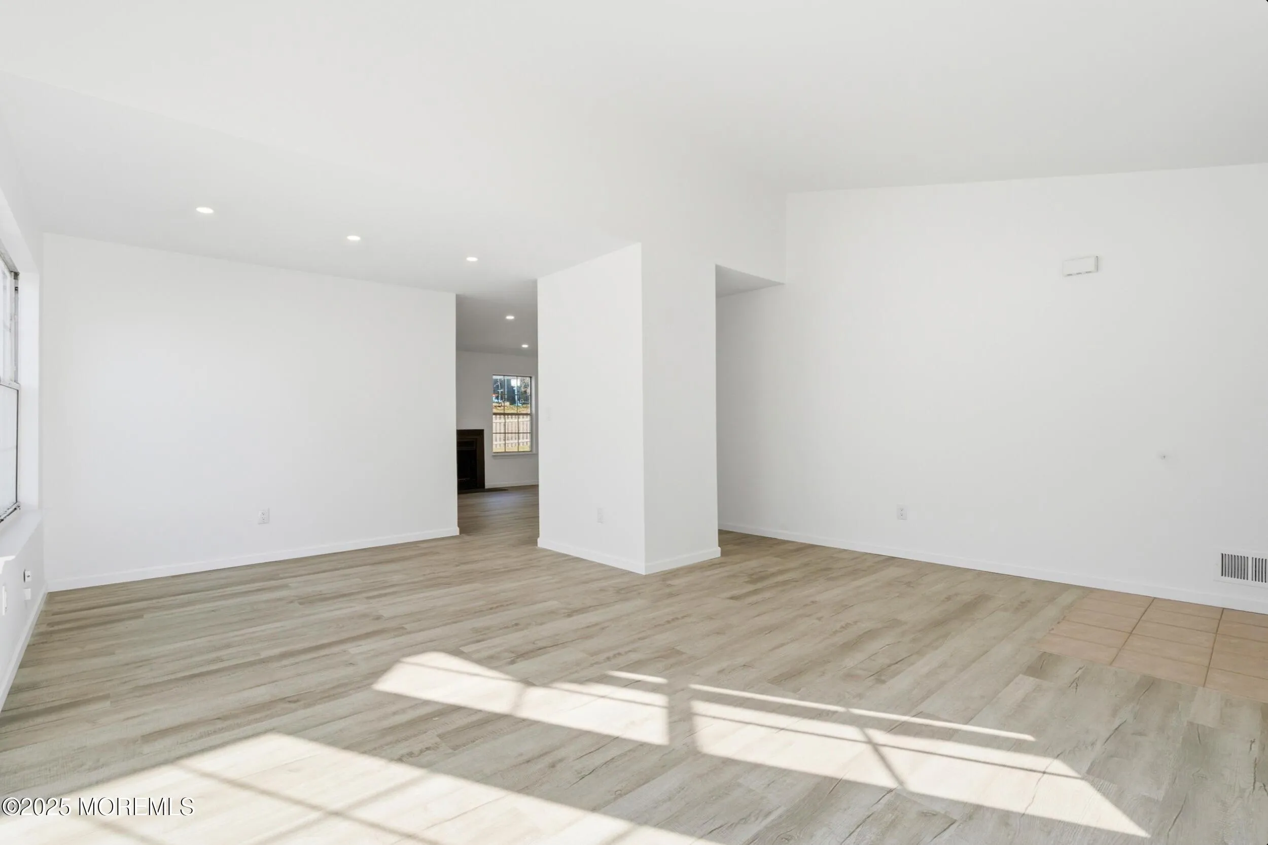 Tinton Falls, New Jersey 07753, United States, 3 Bedrooms Bedrooms, ,2 BathroomsBathrooms,Residential,Coming Soon,249540