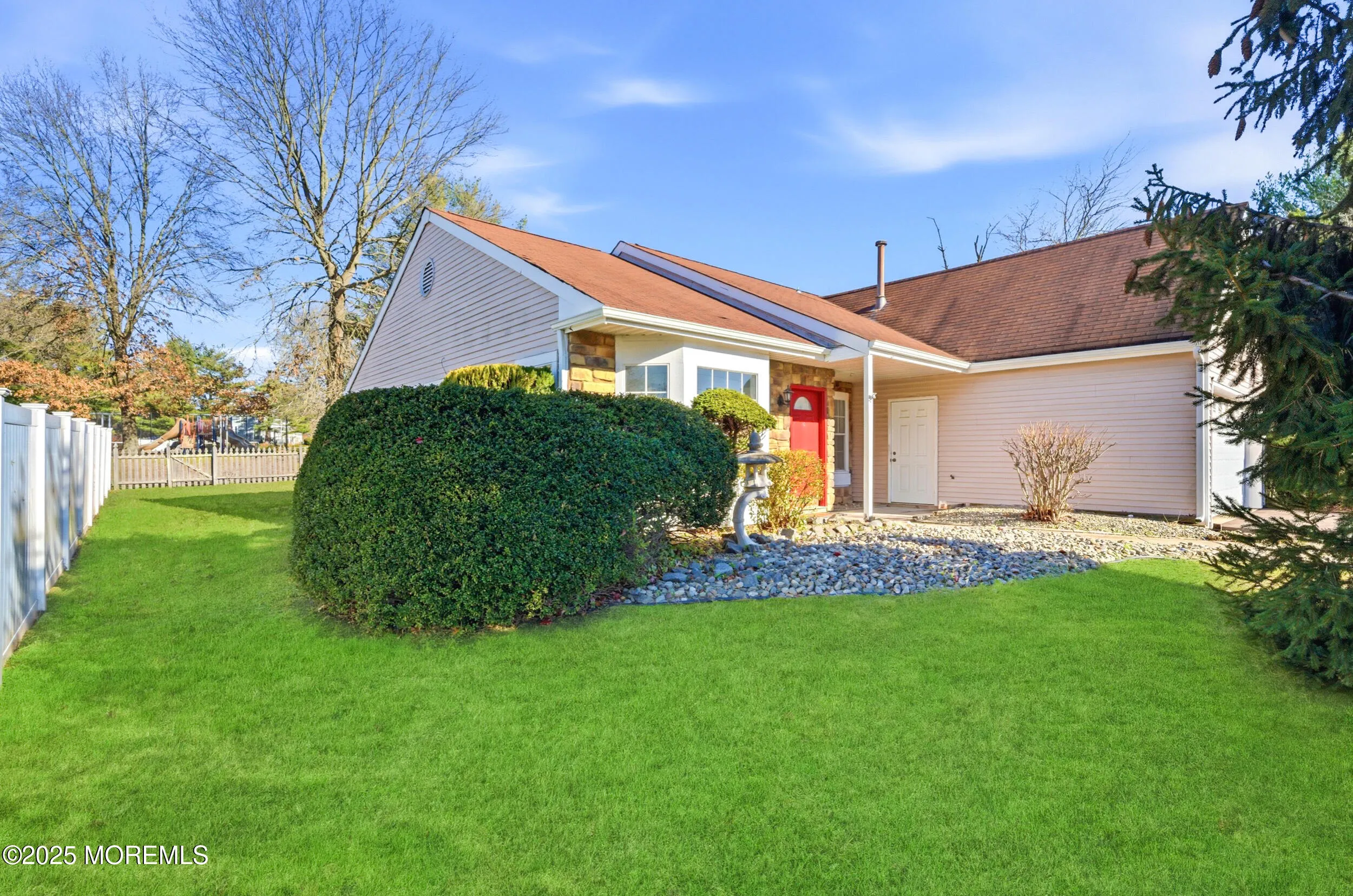 Tinton Falls, New Jersey 07753, United States, 3 Bedrooms Bedrooms, ,2 BathroomsBathrooms,Residential,Coming Soon,249540