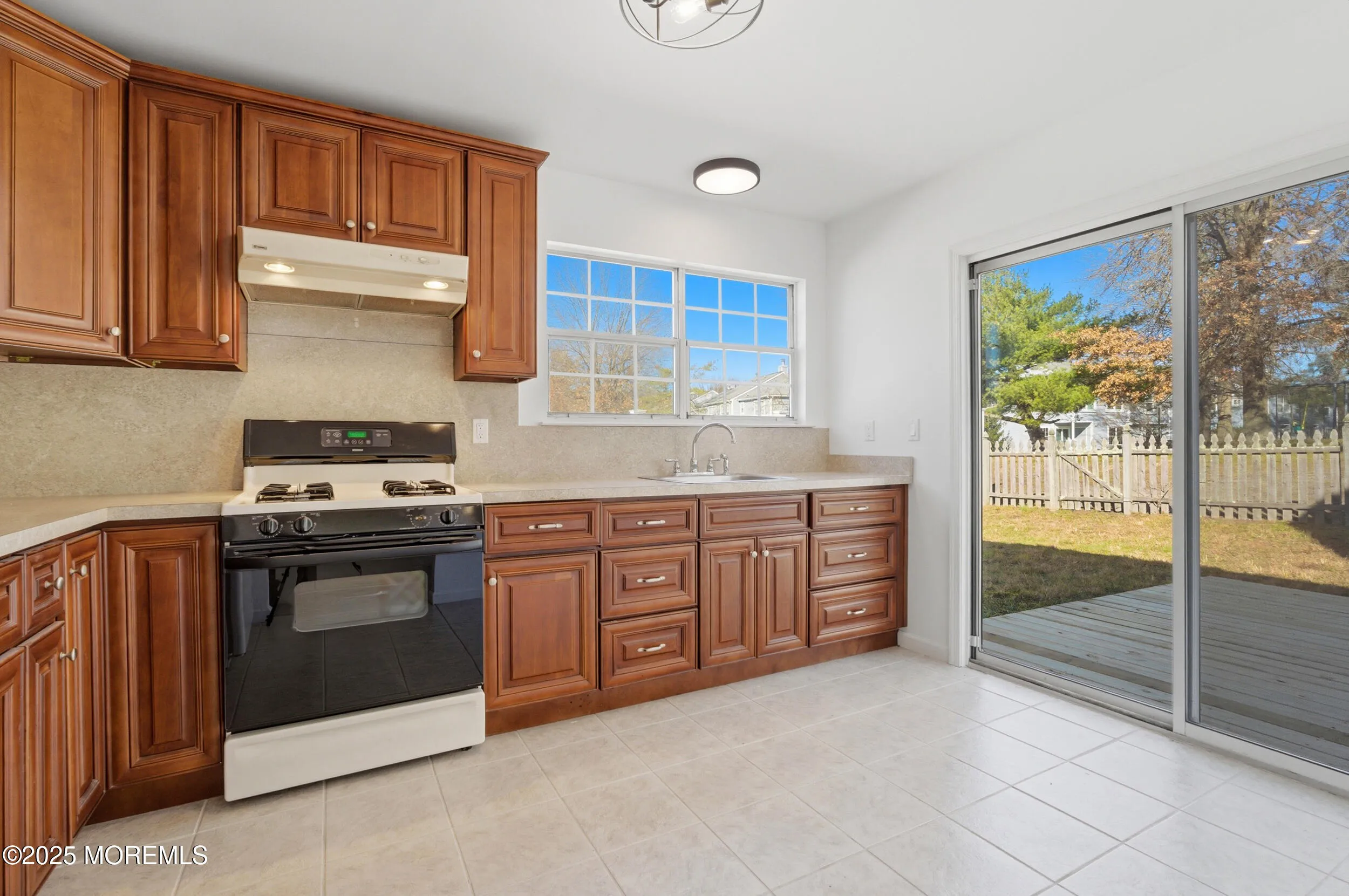 Tinton Falls, New Jersey 07753, United States, 3 Bedrooms Bedrooms, ,2 BathroomsBathrooms,Residential,Coming Soon,249540