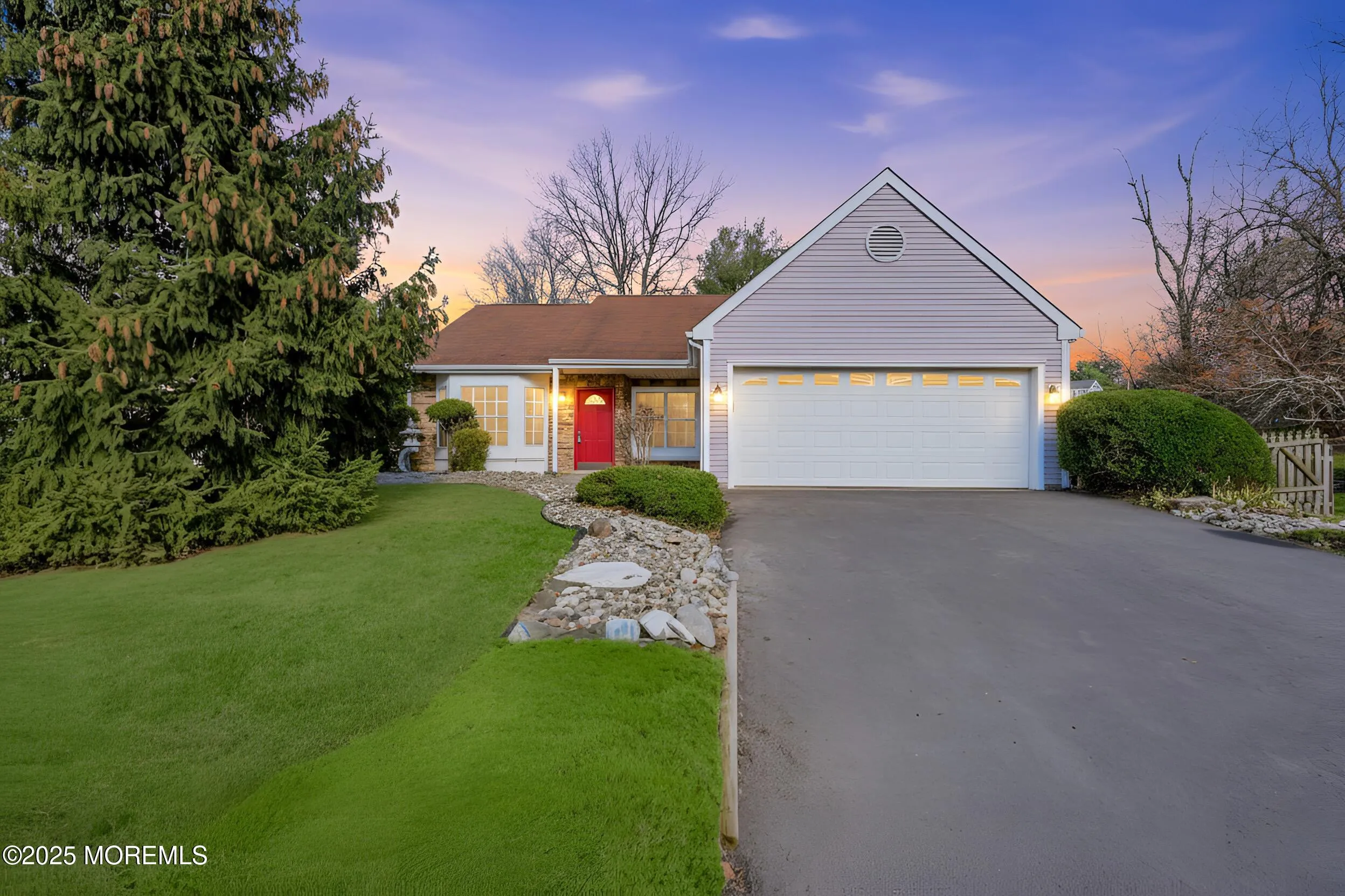 Tinton Falls, New Jersey 07753, United States, 3 Bedrooms Bedrooms, ,2 BathroomsBathrooms,Residential,Coming Soon,249540