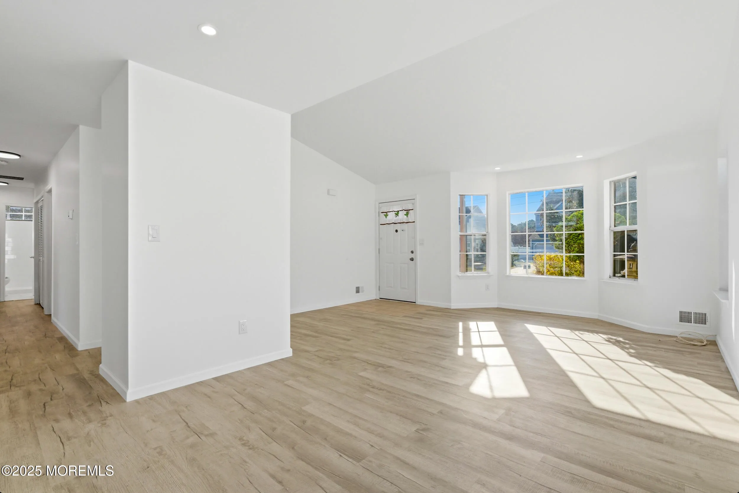 Tinton Falls, New Jersey 07753, United States, 3 Bedrooms Bedrooms, ,2 BathroomsBathrooms,Residential,Coming Soon,249540