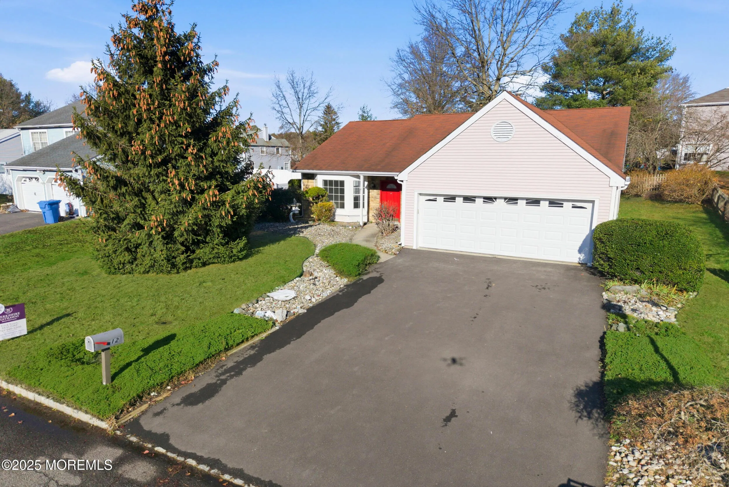 Tinton Falls, New Jersey 07753, United States, 3 Bedrooms Bedrooms, ,2 BathroomsBathrooms,Residential,Coming Soon,249540