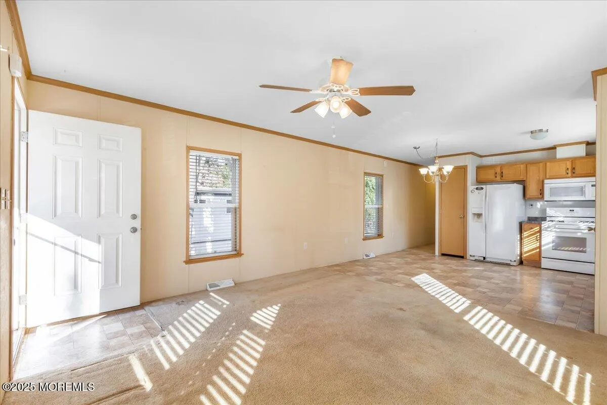 Toms River, New Jersey 08755, United States, 2 Bedrooms Bedrooms, ,1 BathroomBathrooms,Residential,Pending,23432