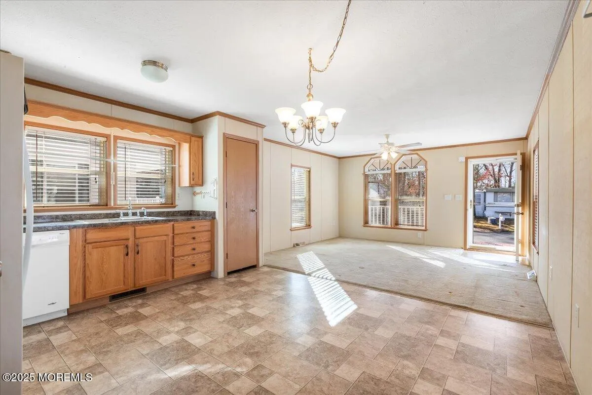 Toms River, New Jersey 08755, United States, 2 Bedrooms Bedrooms, ,1 BathroomBathrooms,Residential,Pending,23432