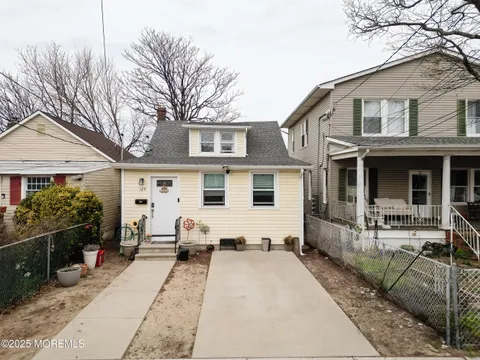 MLS: 22509423
