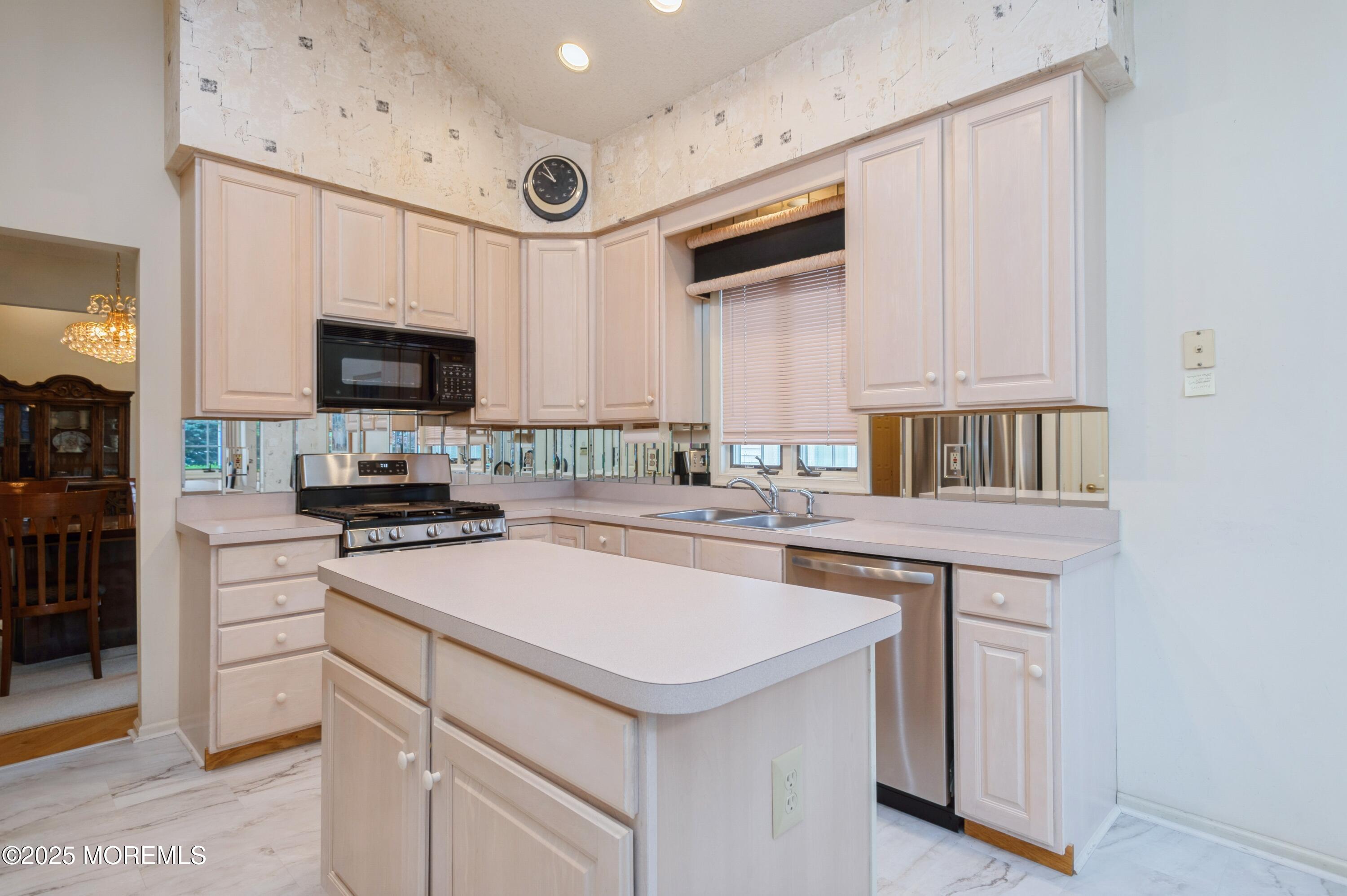 99 Leeds Lane, Monroe Township, New Jersey image 9