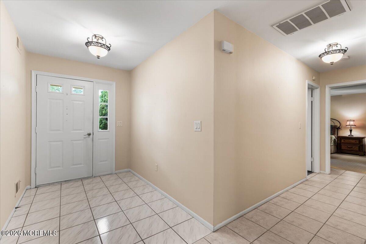 122 Maplecrest Drive W