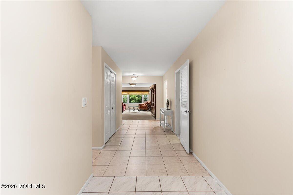 122 Maplecrest Drive W