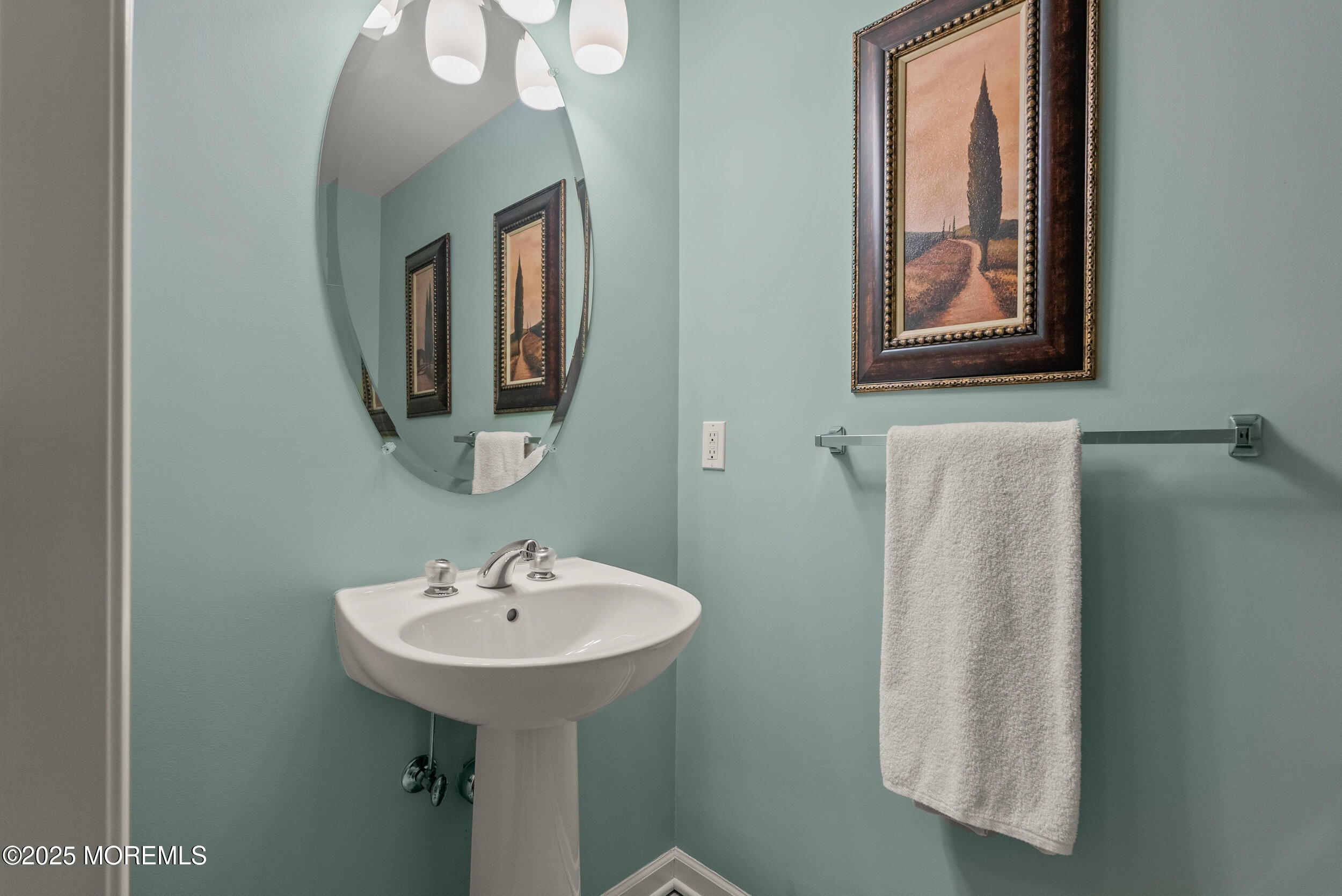 30 W Aspen Way, Aberdeen, New Jersey image 31