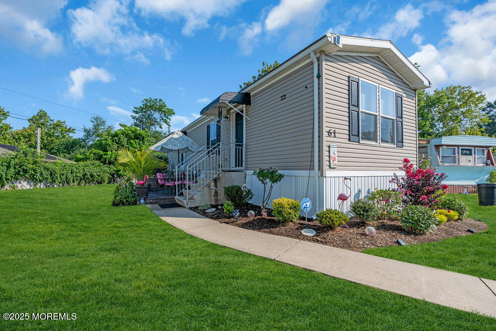 61 Locust Grove