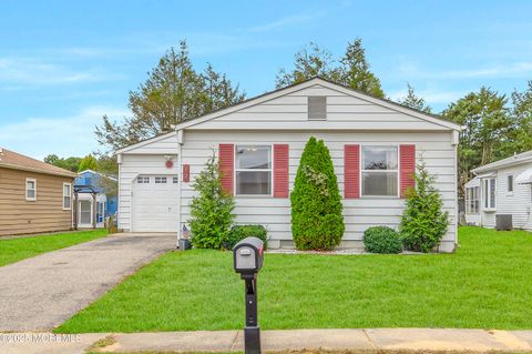 Photo of 12 Virgin Islands Drive, Toms River, NJ 08757 (MLS # 22530888)