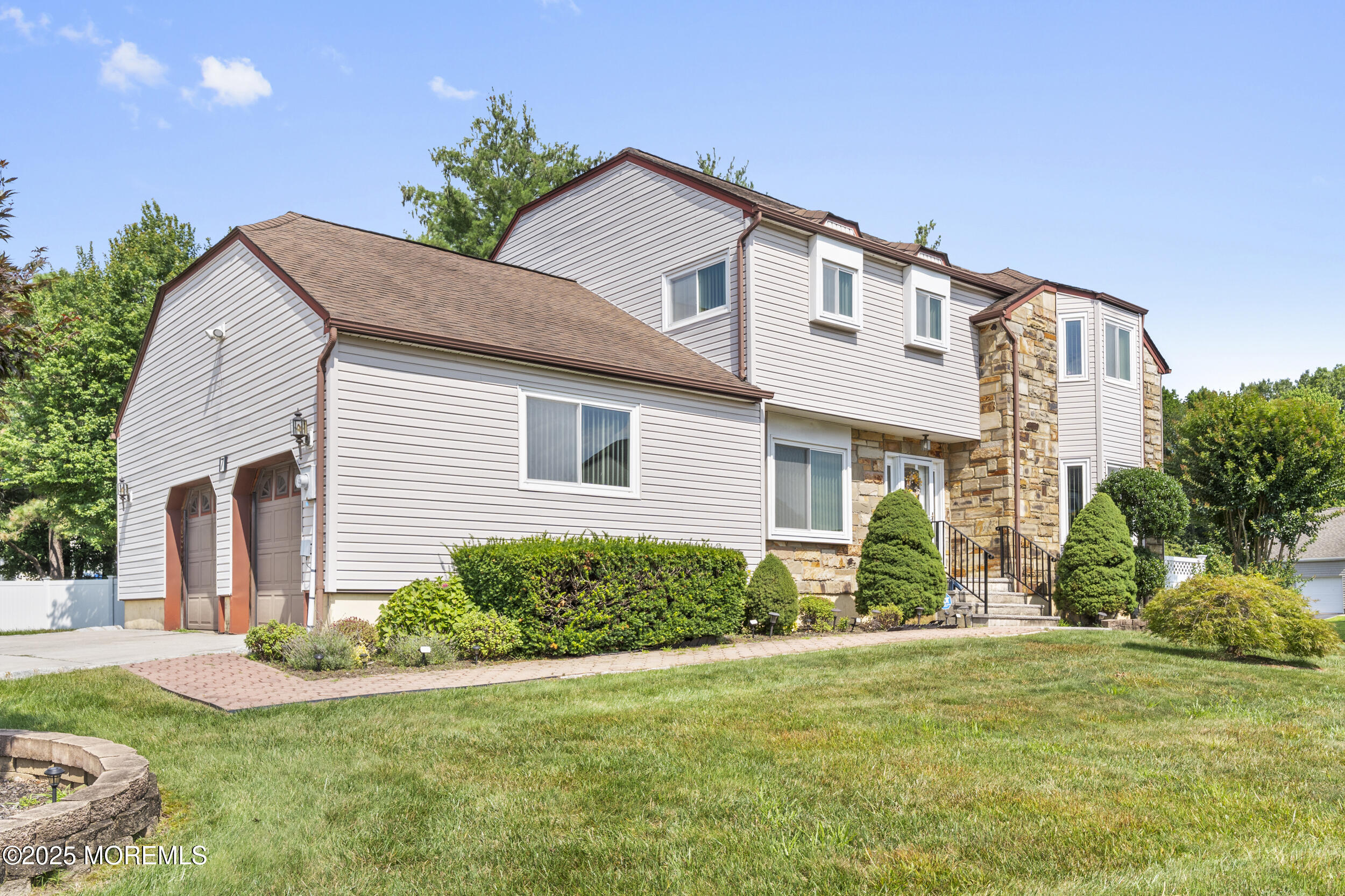 7 Mariposa Place