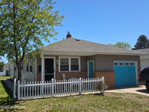 MLS: 22512193