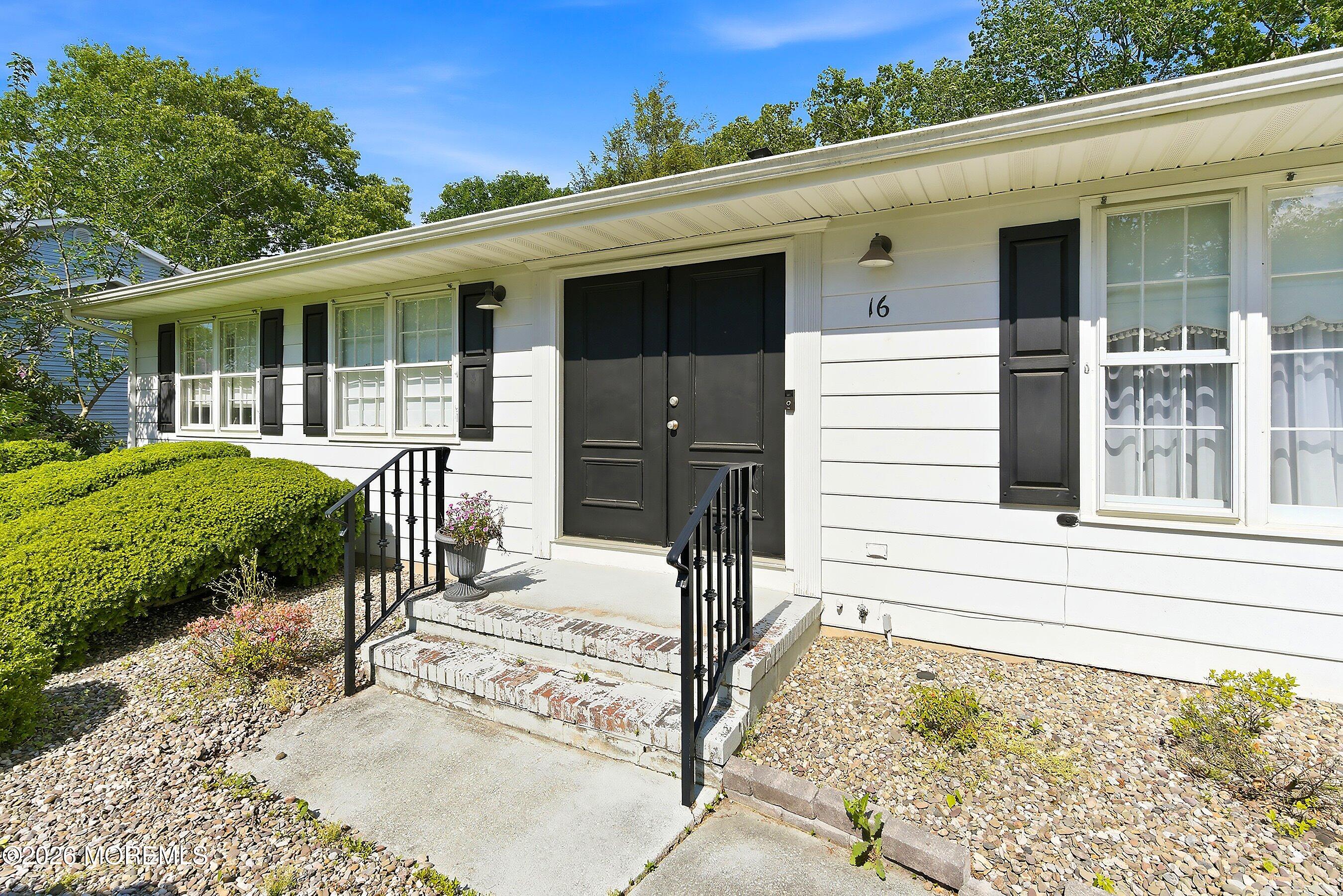 16 N Tunesbrook Drive
