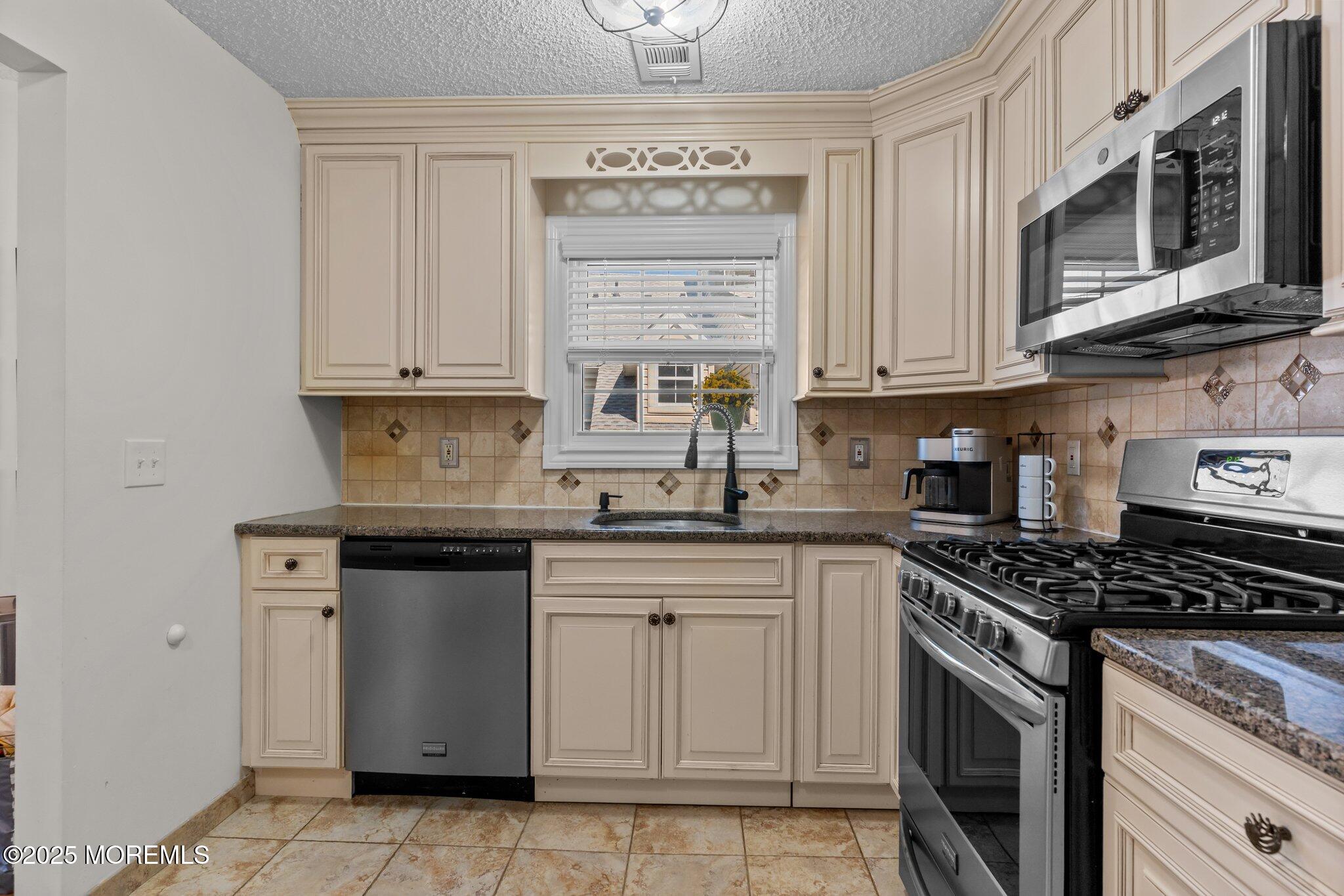 32 Tulip Lane, Freehold, New Jersey image 15