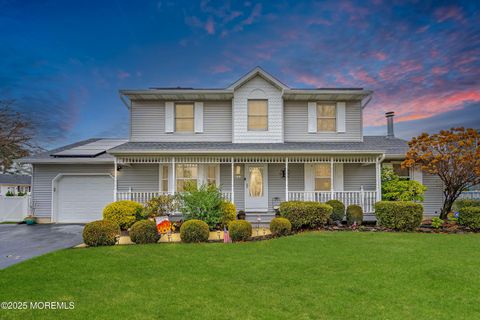 Homes For Sale - 46 Spruce Street<br/> Beachwood, NJ 08722