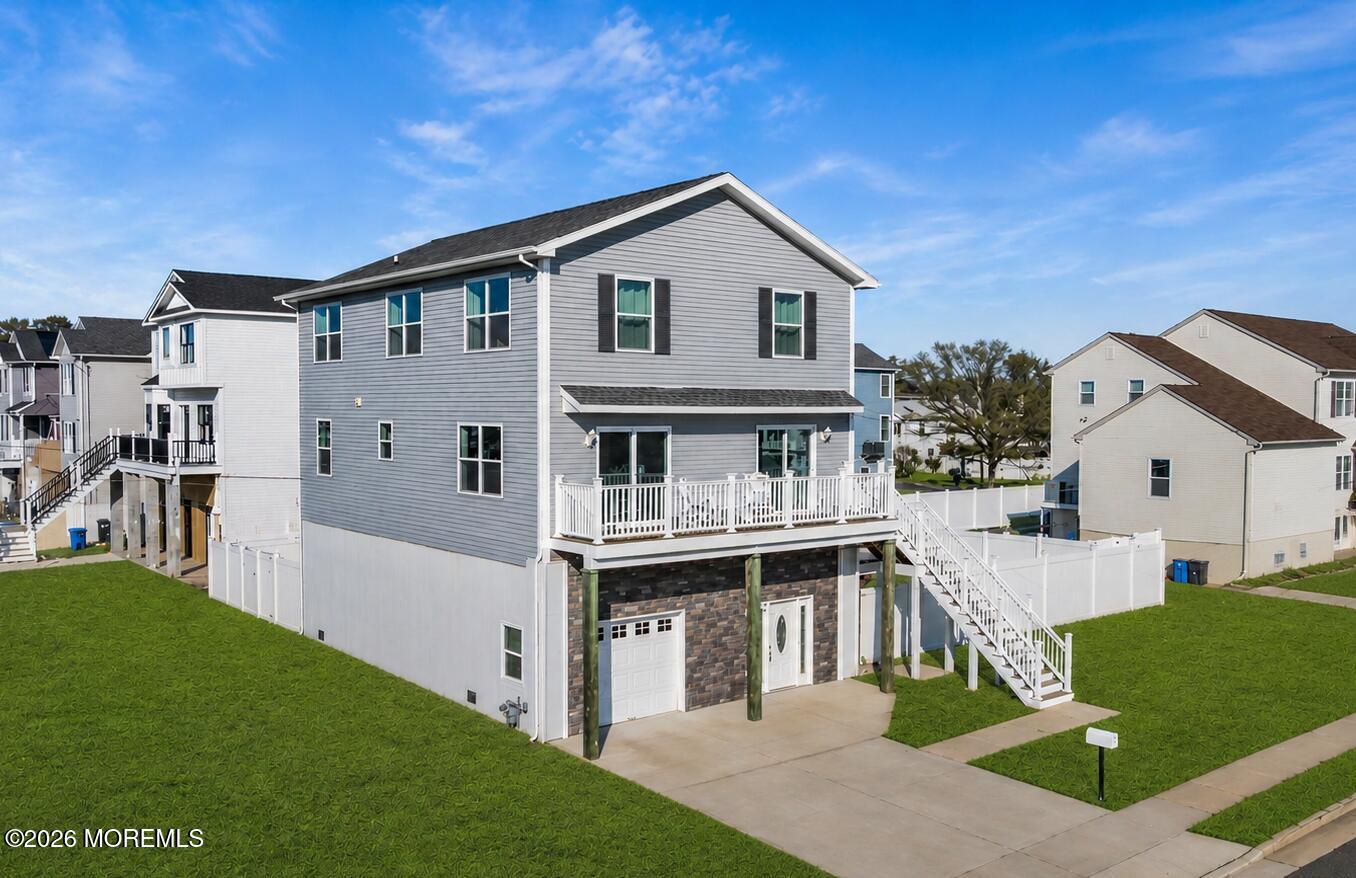 607 Bay Avenue