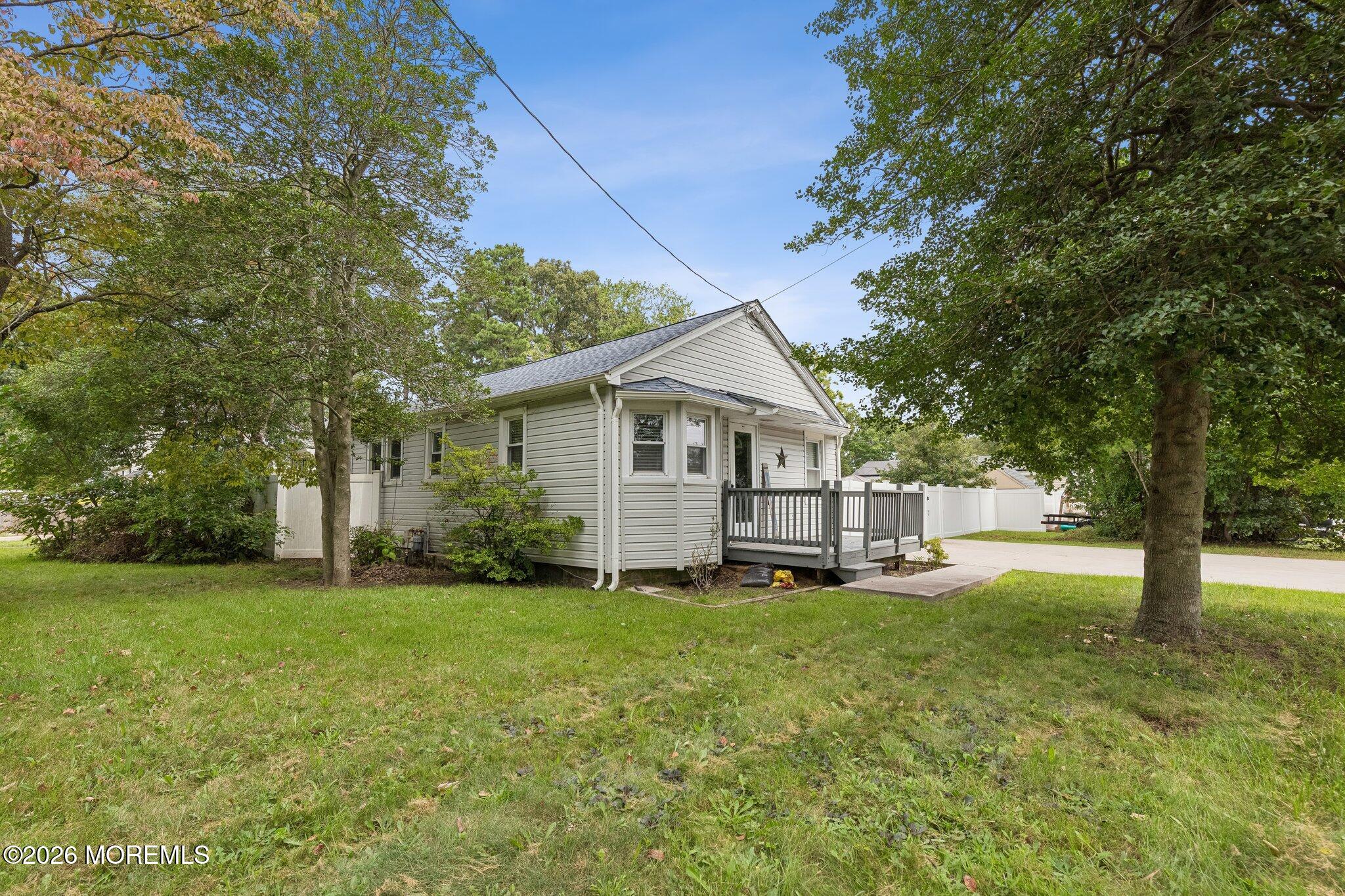 1404 Earie Way