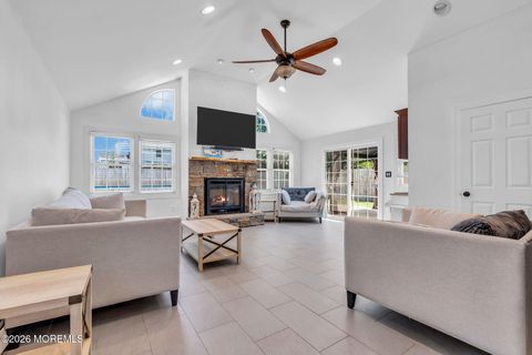 85 Roosevelt Circle E Red Bank NJ 07701