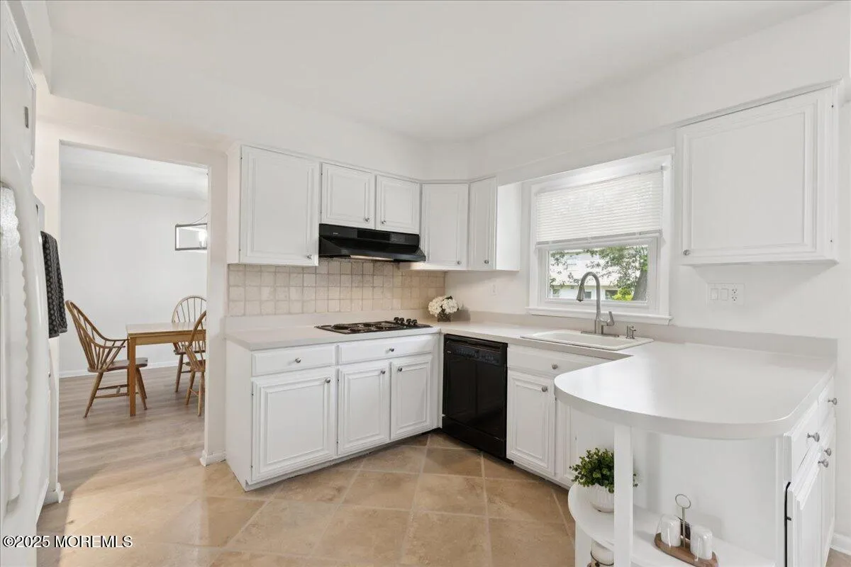 Cherry Hill, New Jersey 08003, United States, 4 Bedrooms Bedrooms, ,3 BathroomsBathrooms,Residential,Pending,152774