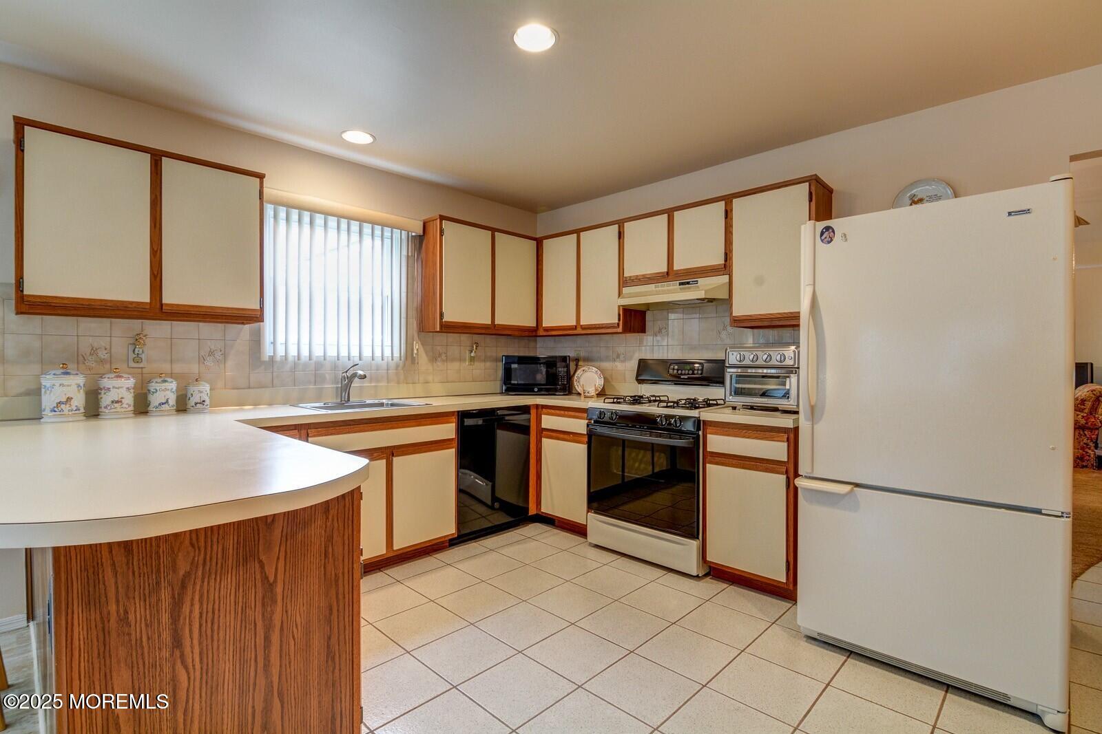 8 Stockport Drive, Toms River, New Jersey image 7