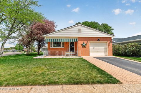 Photo of 24 Chateux Lane, Toms River, NJ 08757 (MLS # 22611423)