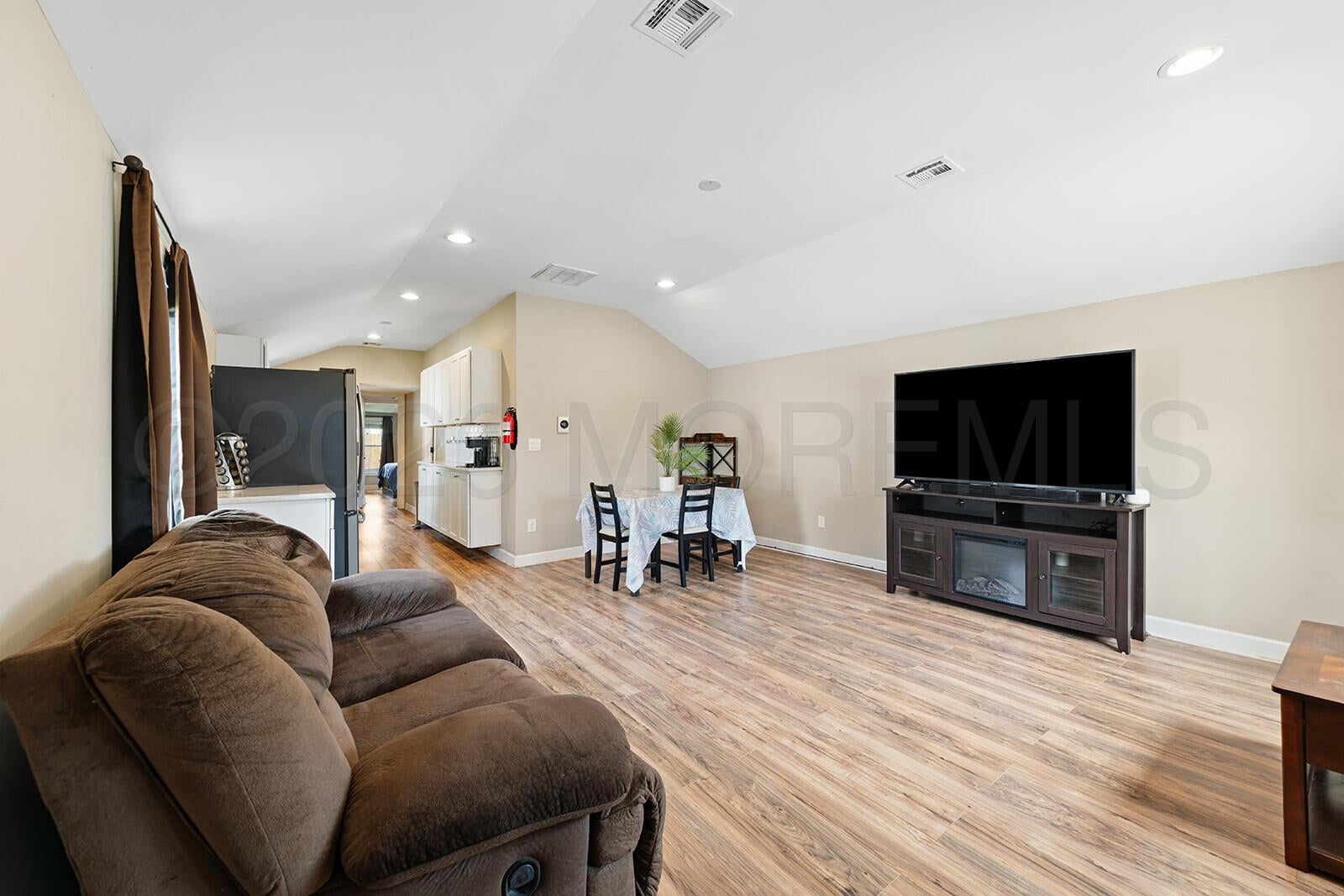 285 Shoreland Circle