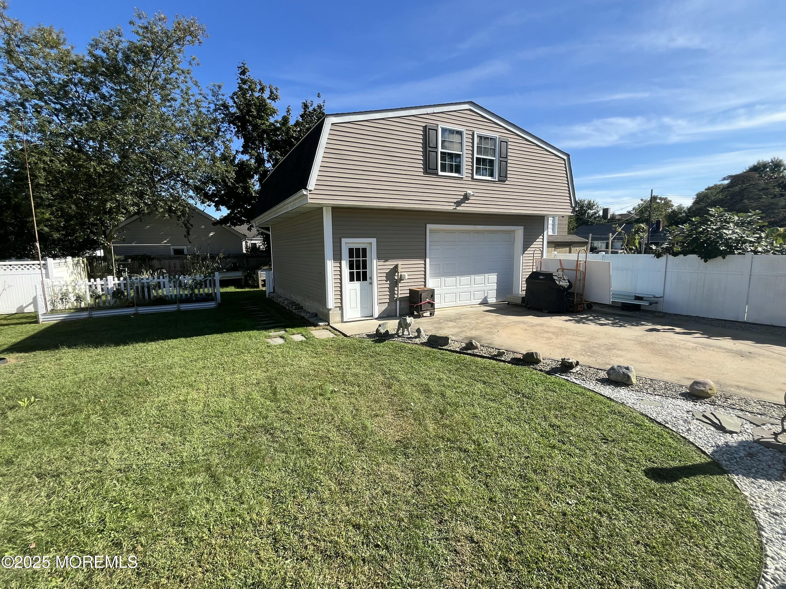 32 Villa Place