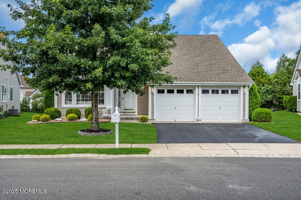 27 Valley Stream Place