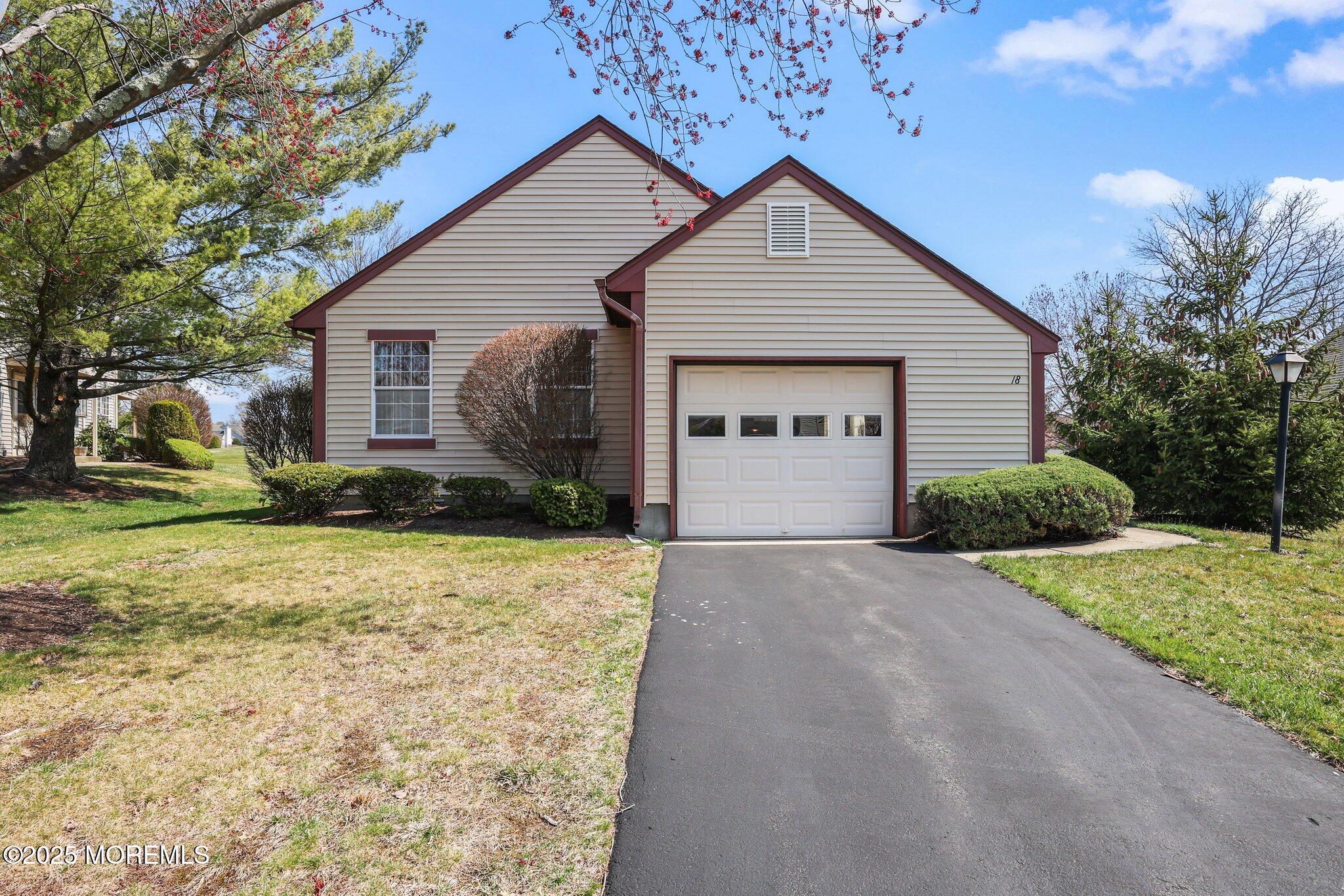 18 Yorkshire Drive, Monroe Township, New Jersey image 1