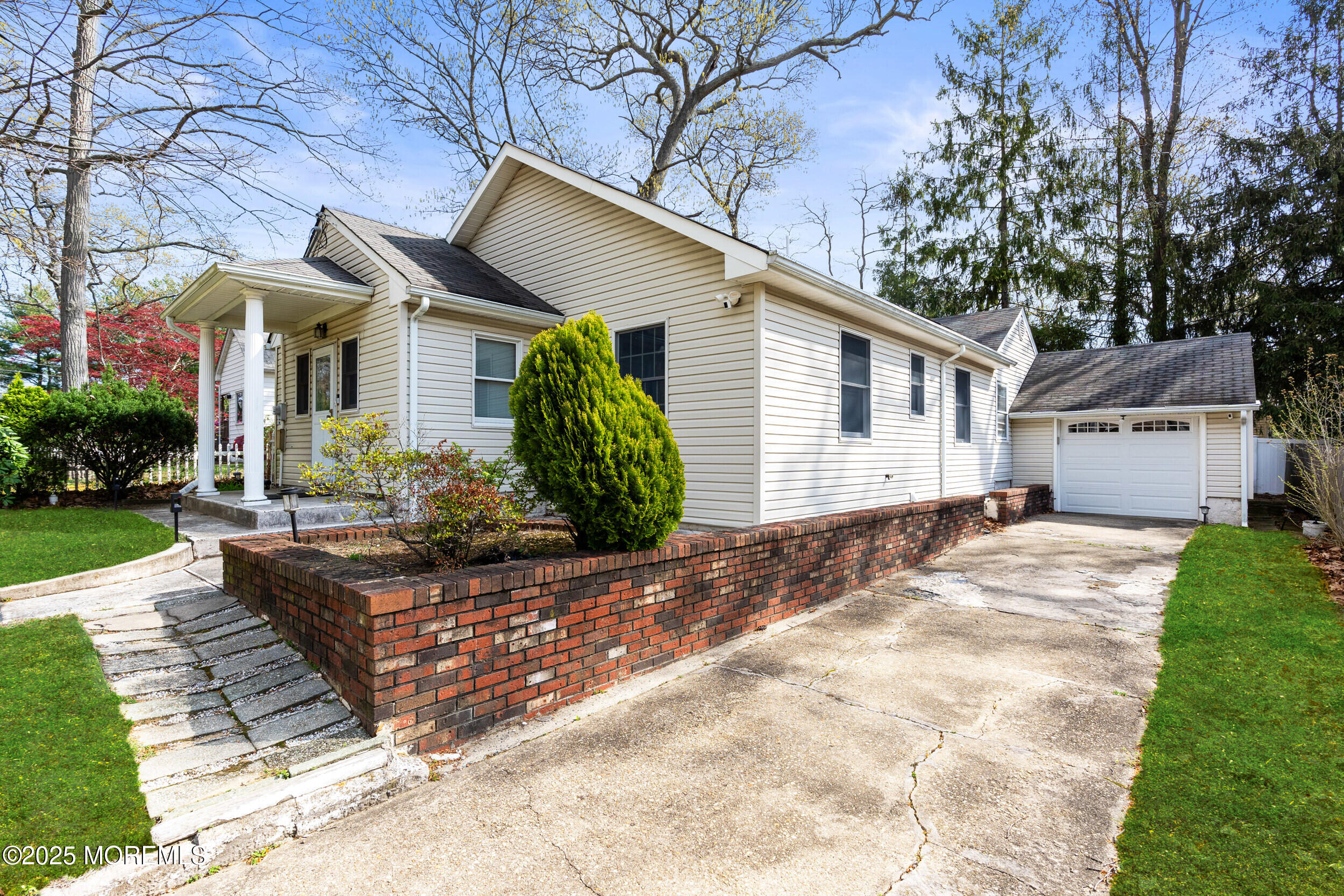 185 Pinecrest Road, Oakhurst, New Jersey image 3