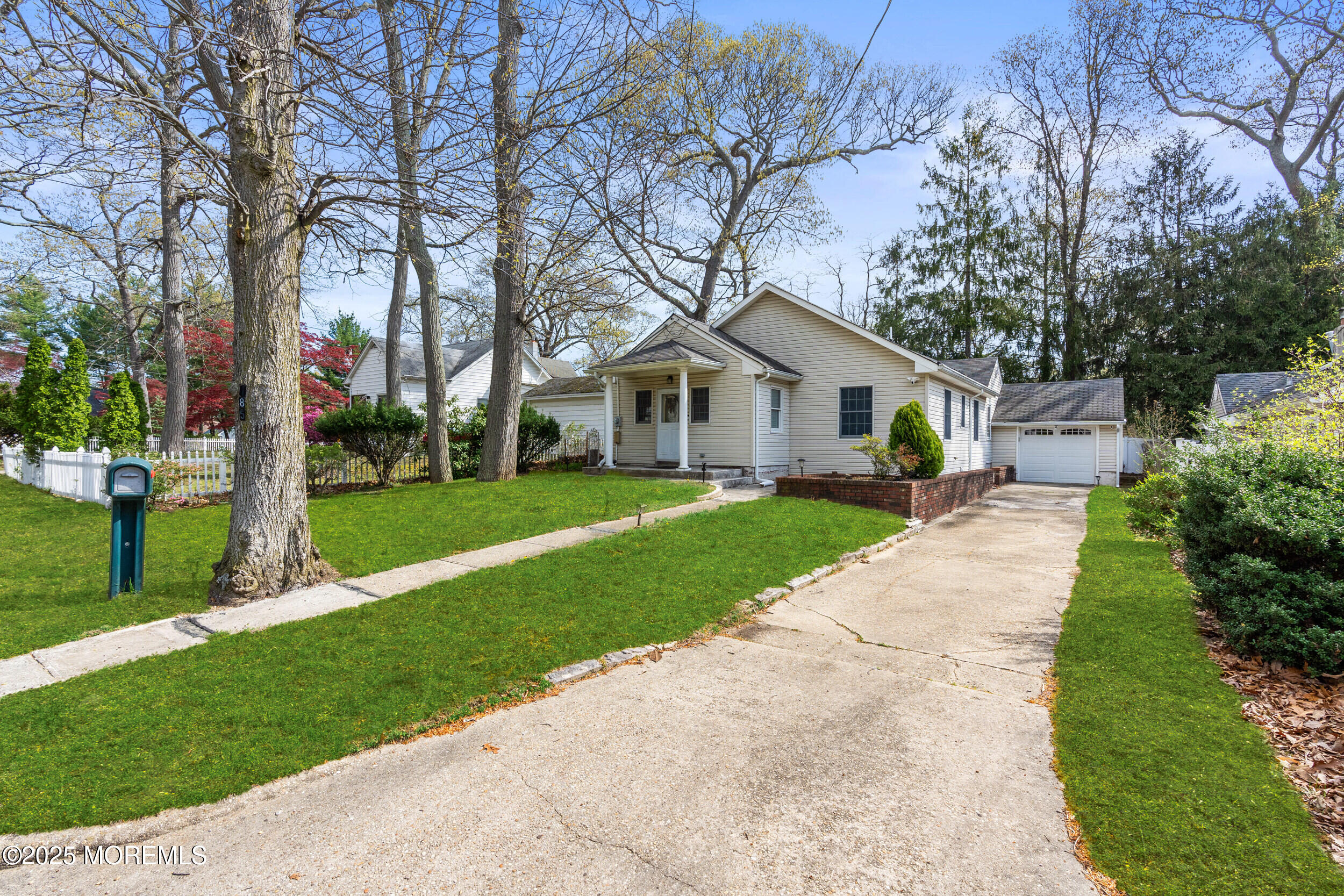 185 Pinecrest Road, Oakhurst, New Jersey image 4