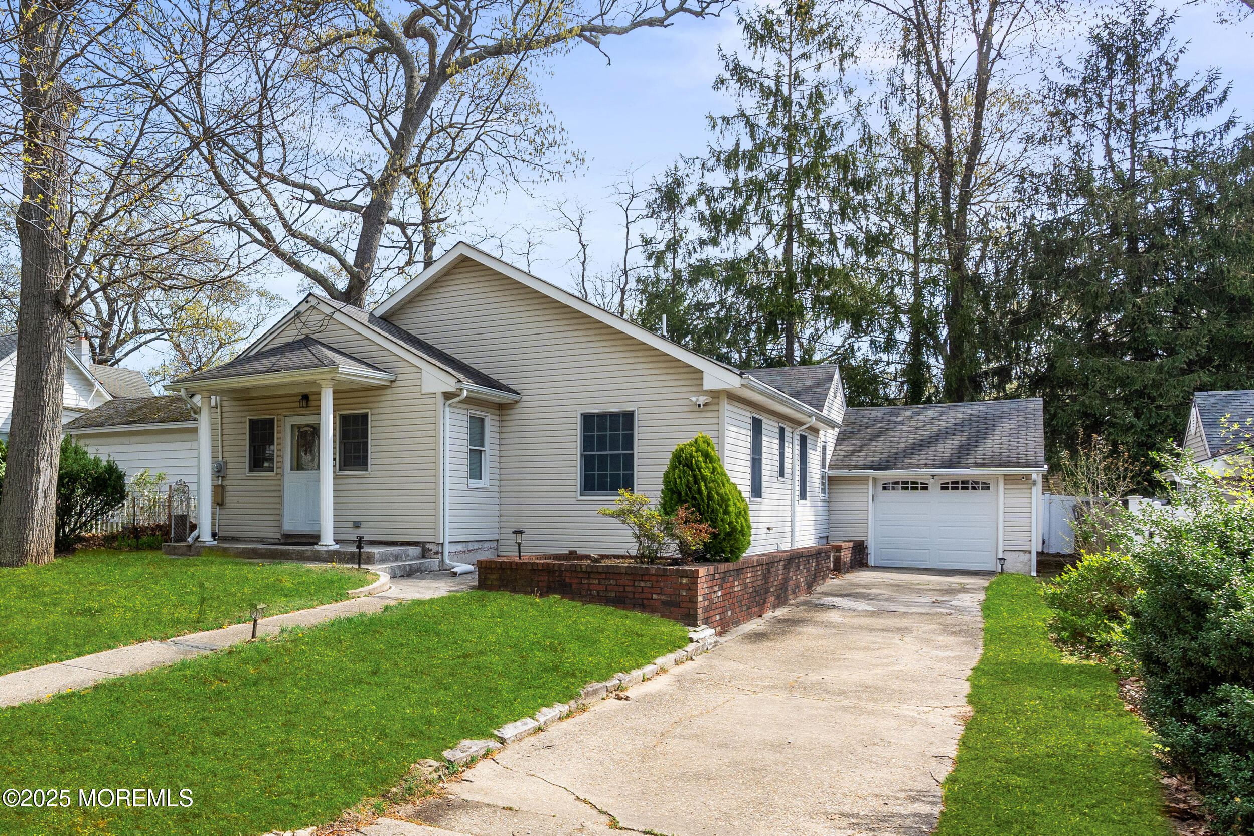 185 Pinecrest Road, Oakhurst, New Jersey image 1