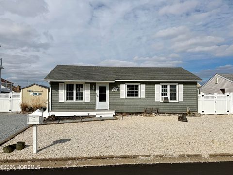 Homes For Sale - 116 Catherine Lane<br/> Manahawkin, NJ 08050