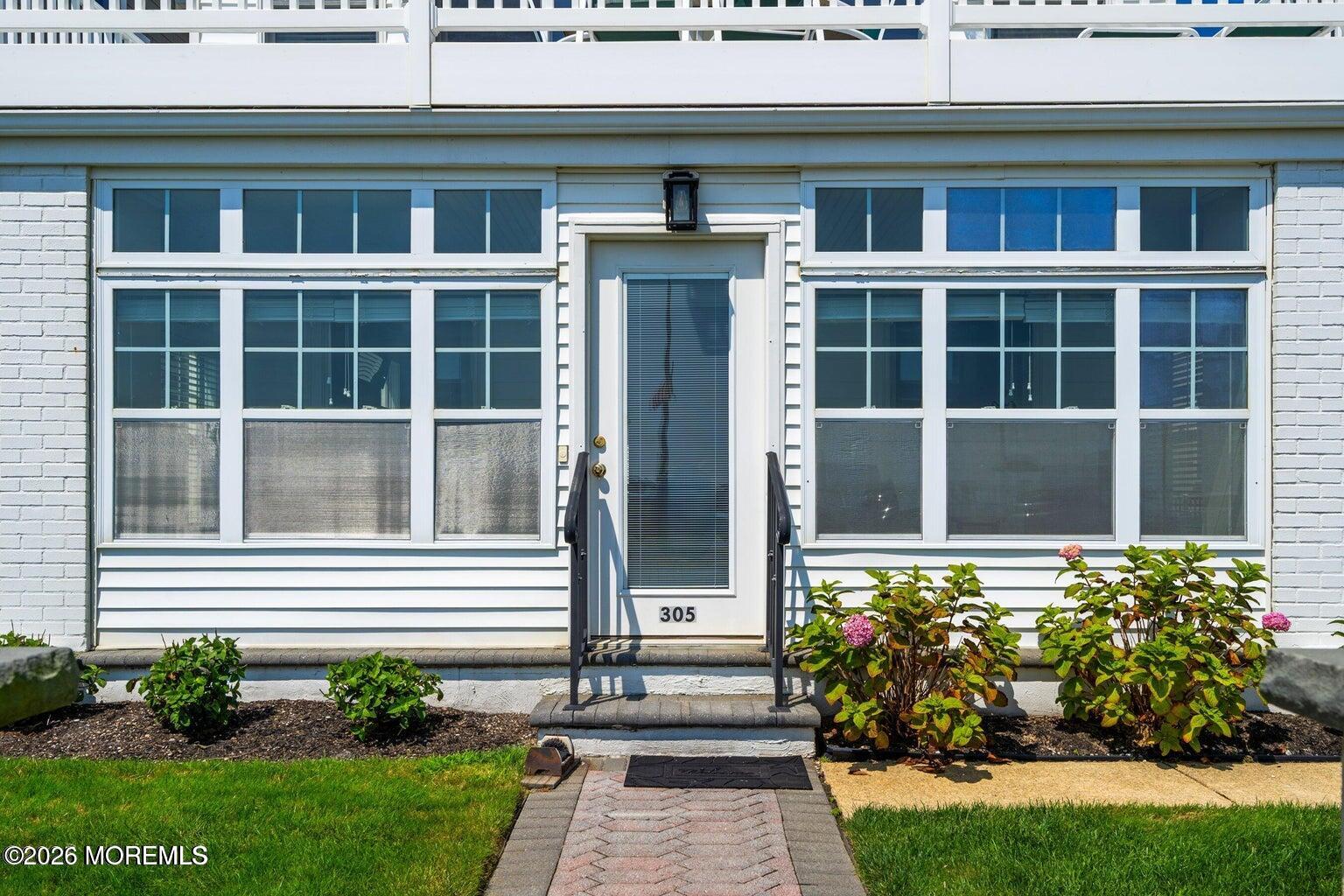 305 Ocean Avenue N