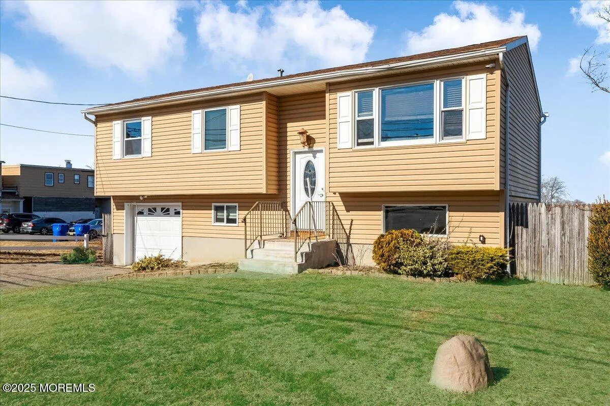 Toms River, New Jersey 08753, United States, 3 Bedrooms Bedrooms, ,2 BathroomsBathrooms,Residential,Active,84394