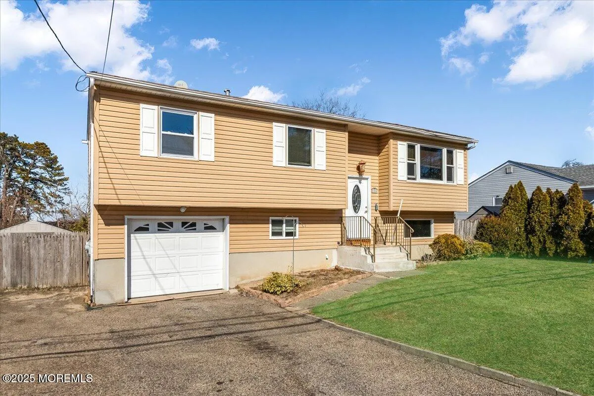 Toms River, New Jersey 08753, United States, 3 Bedrooms Bedrooms, ,2 BathroomsBathrooms,Residential,Active,84394