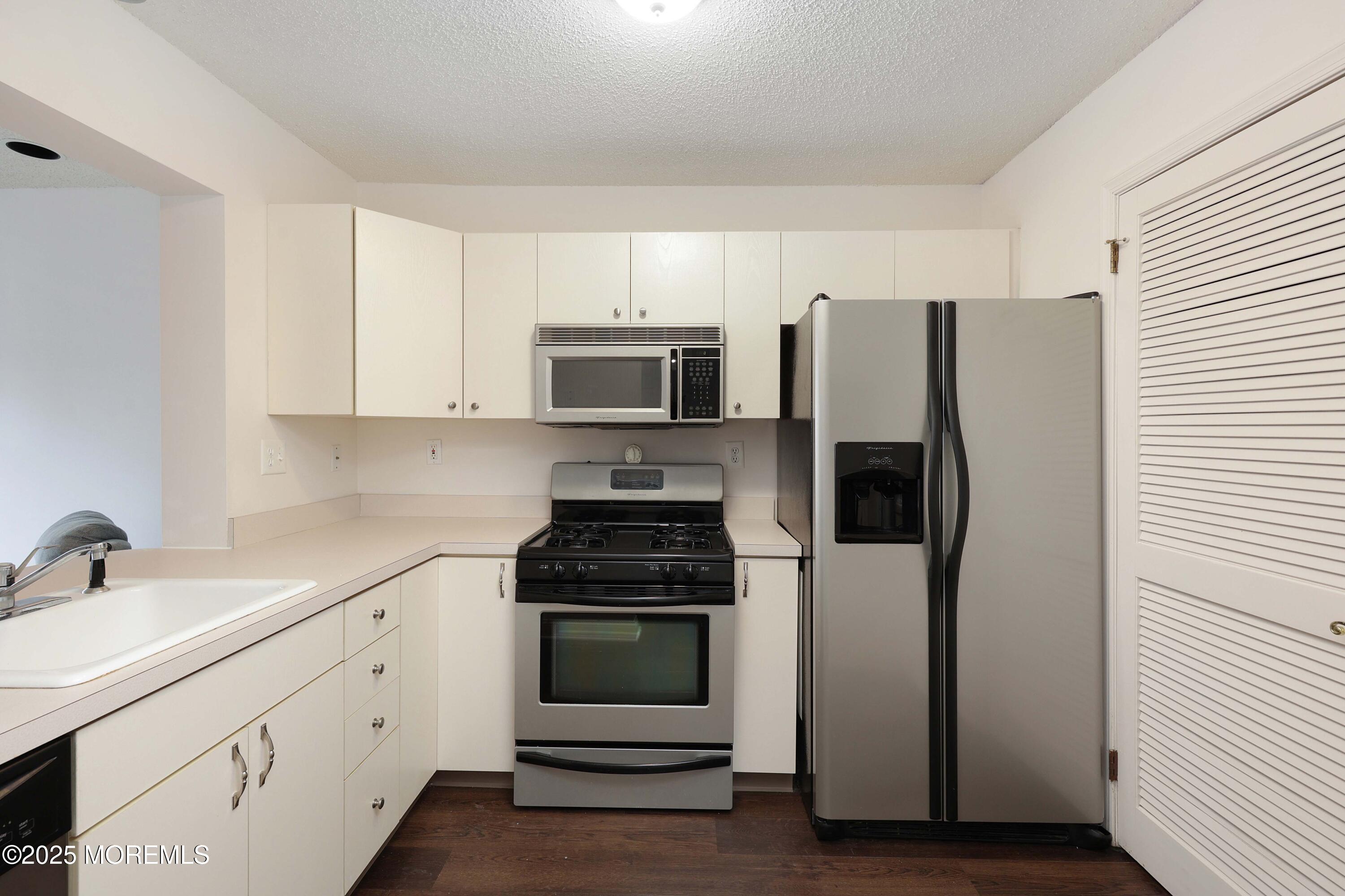 48 Richmond Court, Tinton Falls, New Jersey image 7