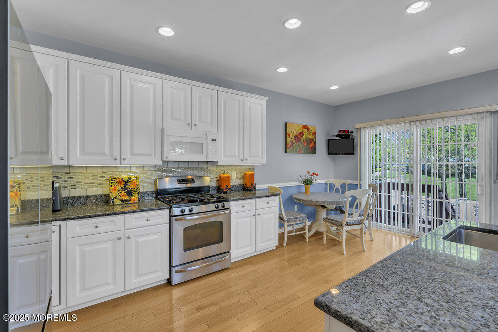 7 Hummingbird Drive, Manalapan, New Jersey image 15