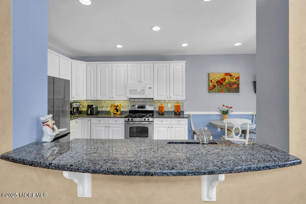 7 Hummingbird Drive, Manalapan, New Jersey image 16